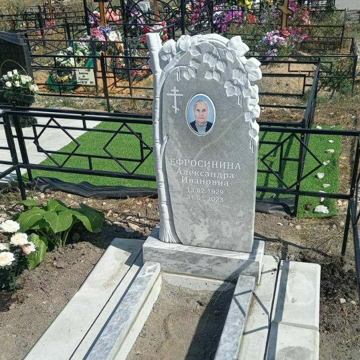 Резной мраморный памятник Елшанское кладбище Мраморный памятник с березкой