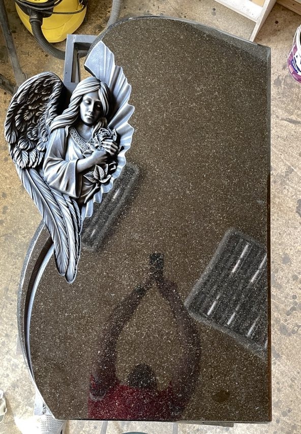 Гранитный памятник форма  с портретом