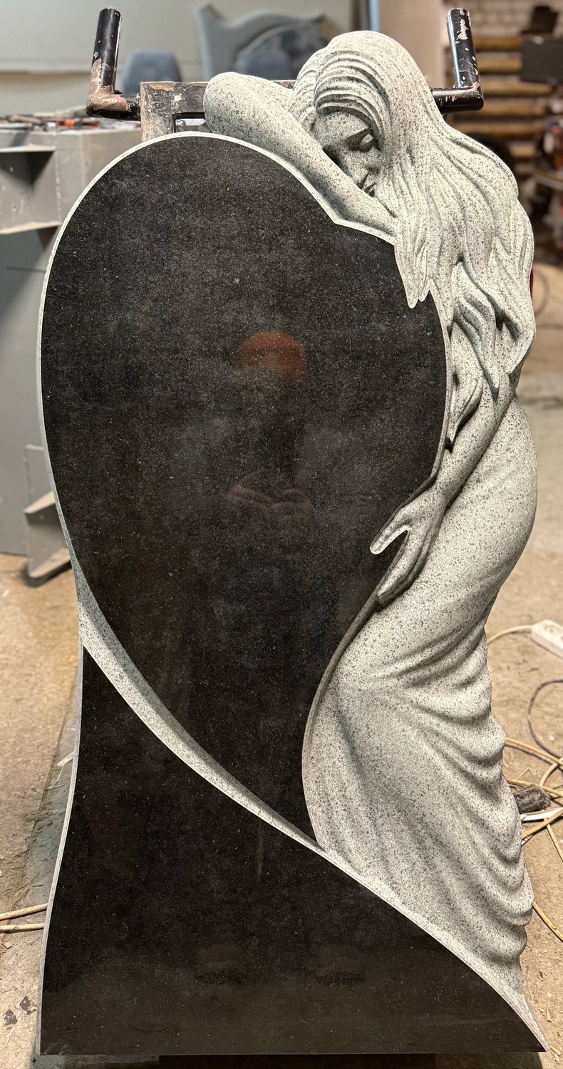 Гранитный памятник форма  с портретом